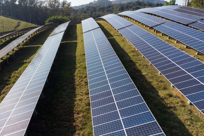 um terreno ideal para montar uma fazenda de energia solar